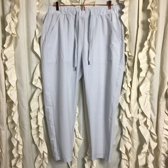 women's ua woven ankle crop